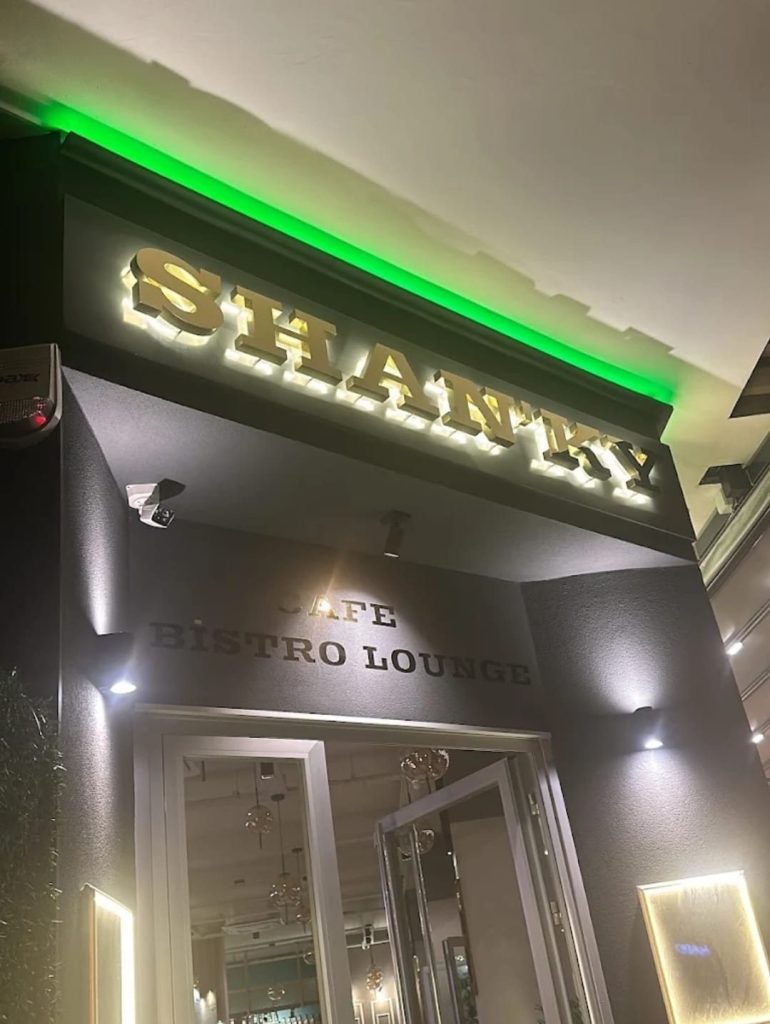 Halibas Art Cafe & Gallery giriş tabelası
