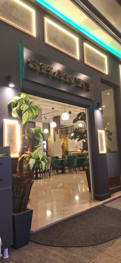 Halibas Art Cafe & Gallery giriş kapısı